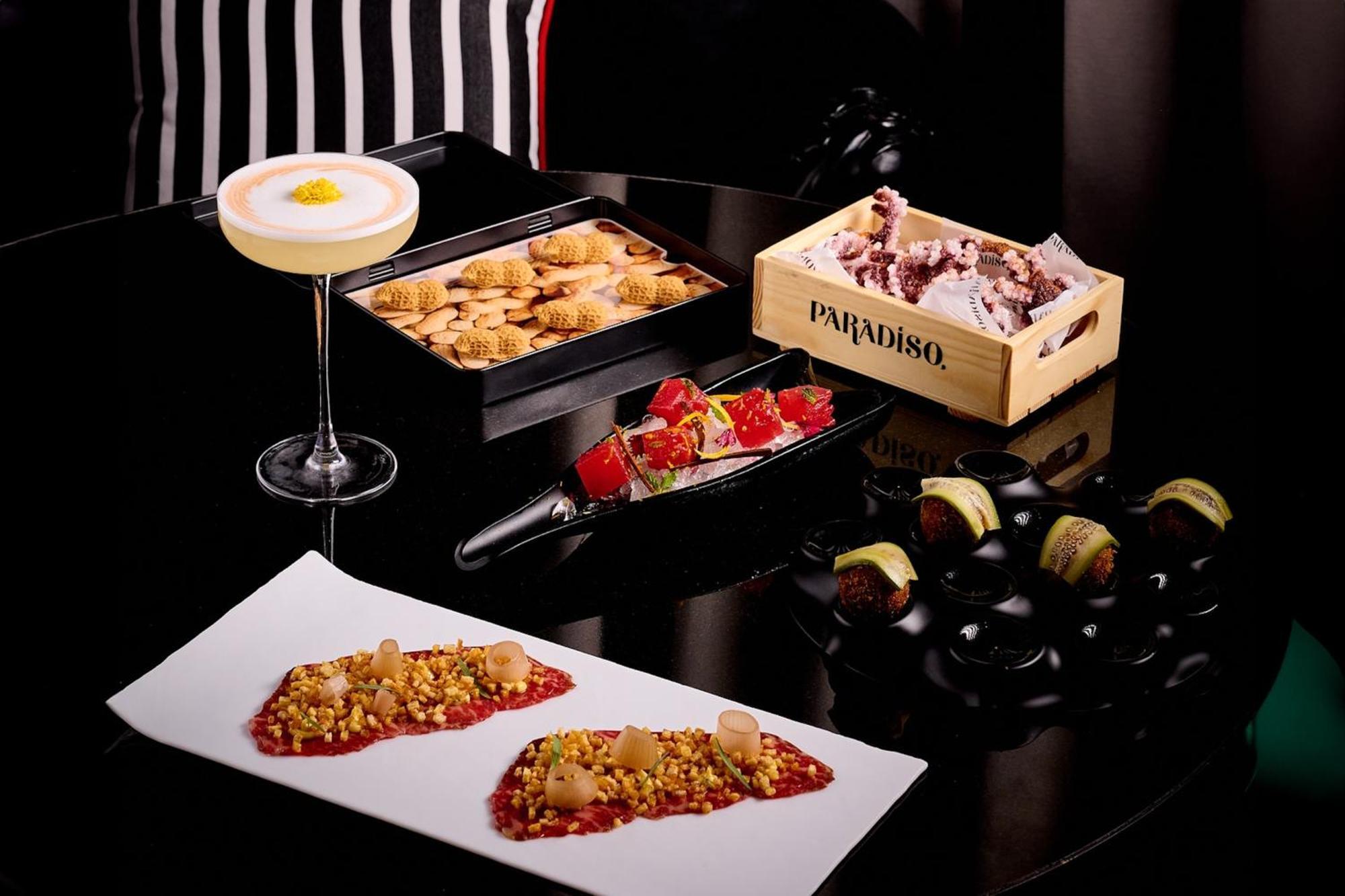 Five Luxe Hotel Dubai Bagian luar foto Paradiso cocktail and tapas
