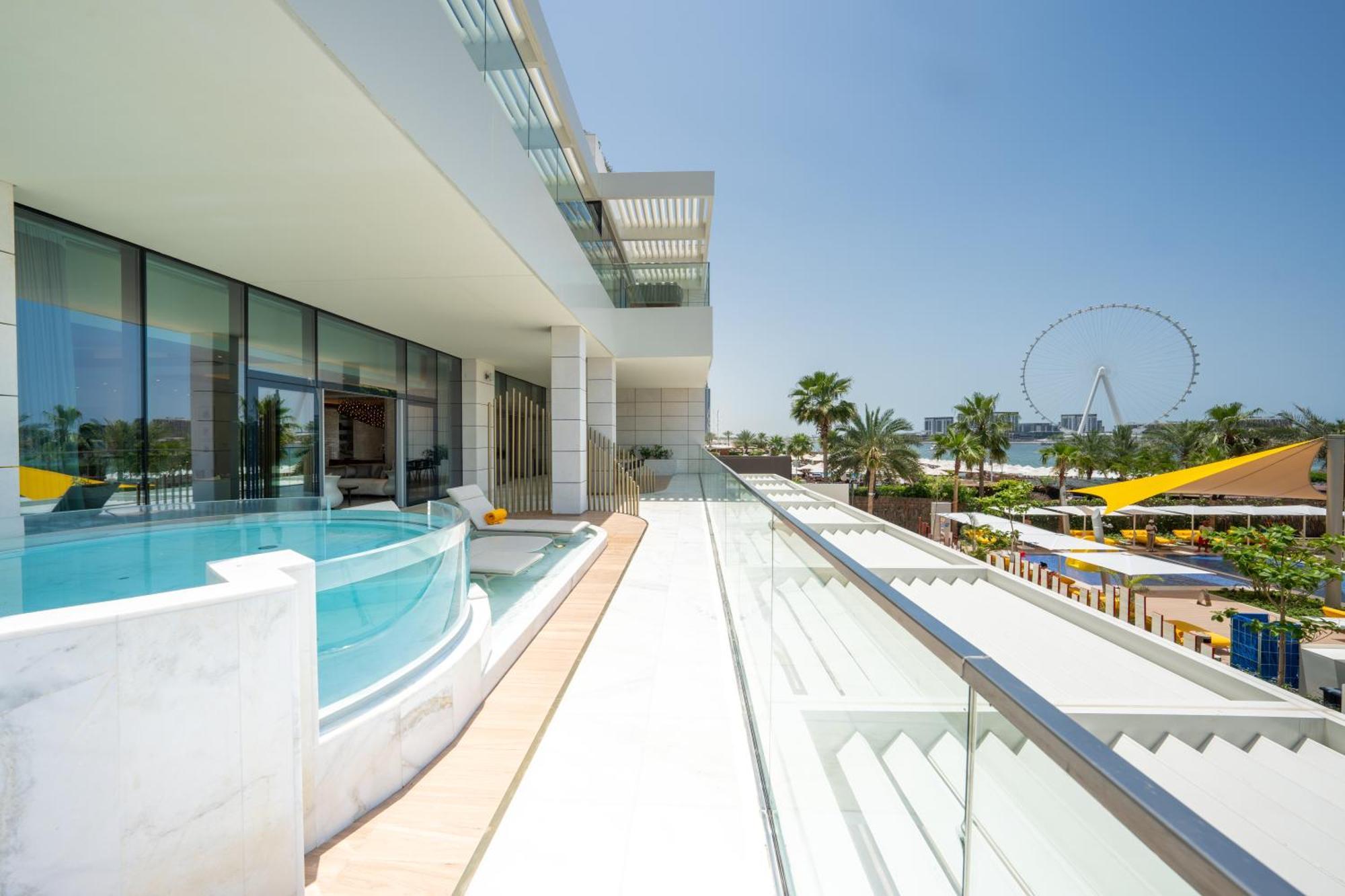 Five Luxe Hotel Dubai Bagian luar foto The View at The Palm