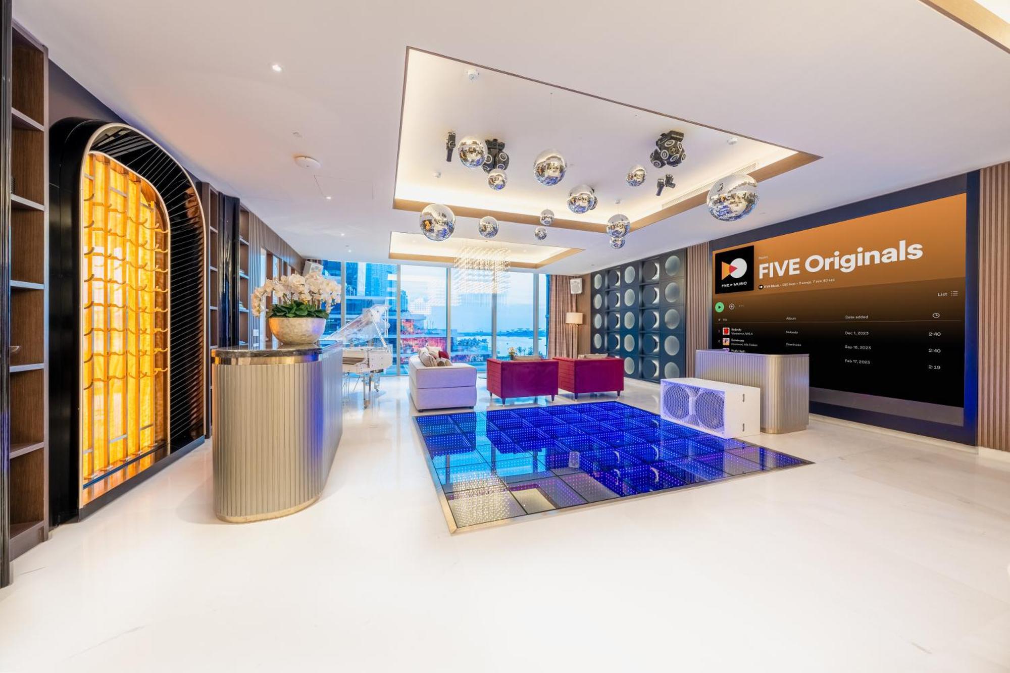 Five Luxe Hotel Dubai Bagian luar foto The FIVB Headquarters in Lausanne