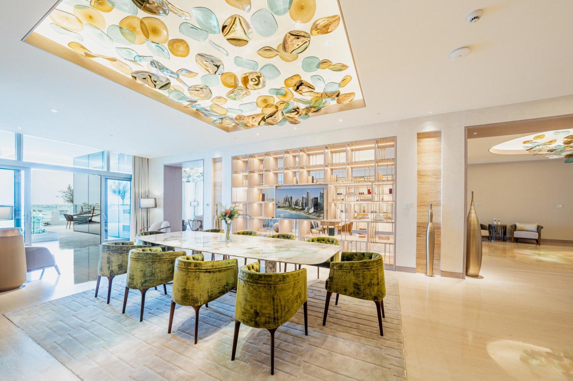 Five Luxe Hotel Dubai Bagian luar foto The interior of the hotel