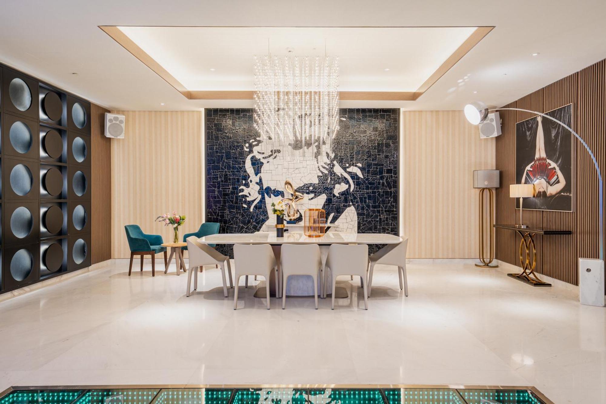 Five Luxe Hotel Dubai Bagian luar foto Interior of the restaurant