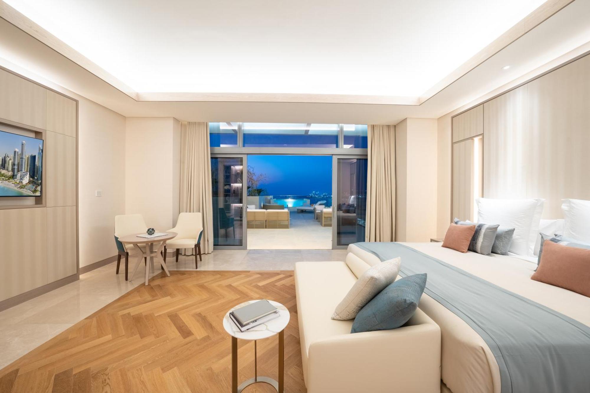 Five Luxe Hotel Dubai Bagian luar foto Deluxe Suite