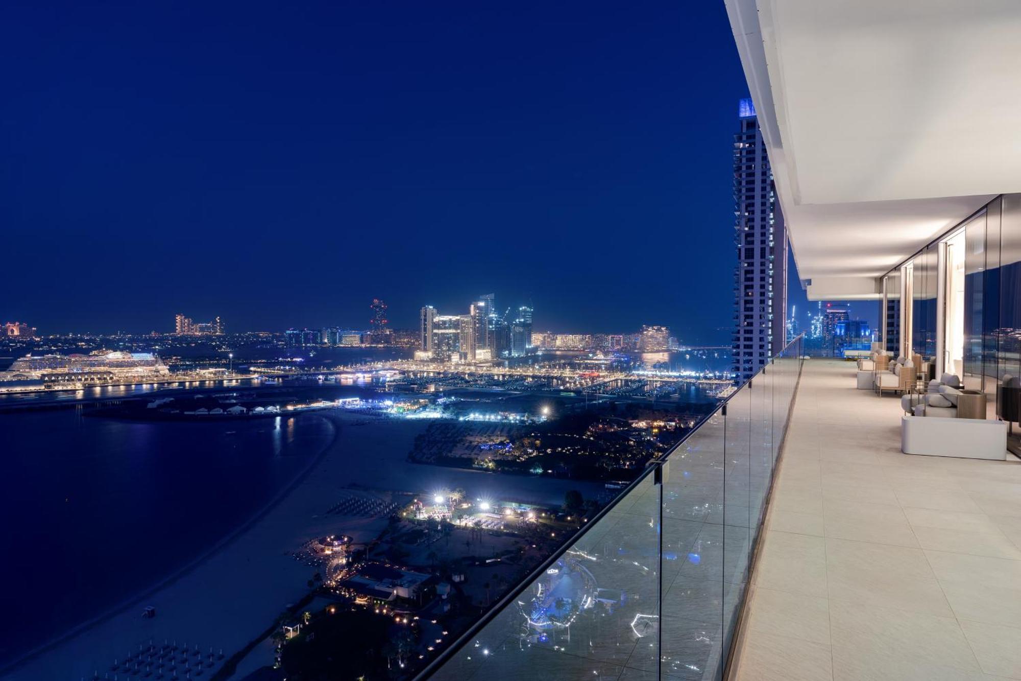 Five Luxe Hotel Dubai Bagian luar foto View from the penthouse