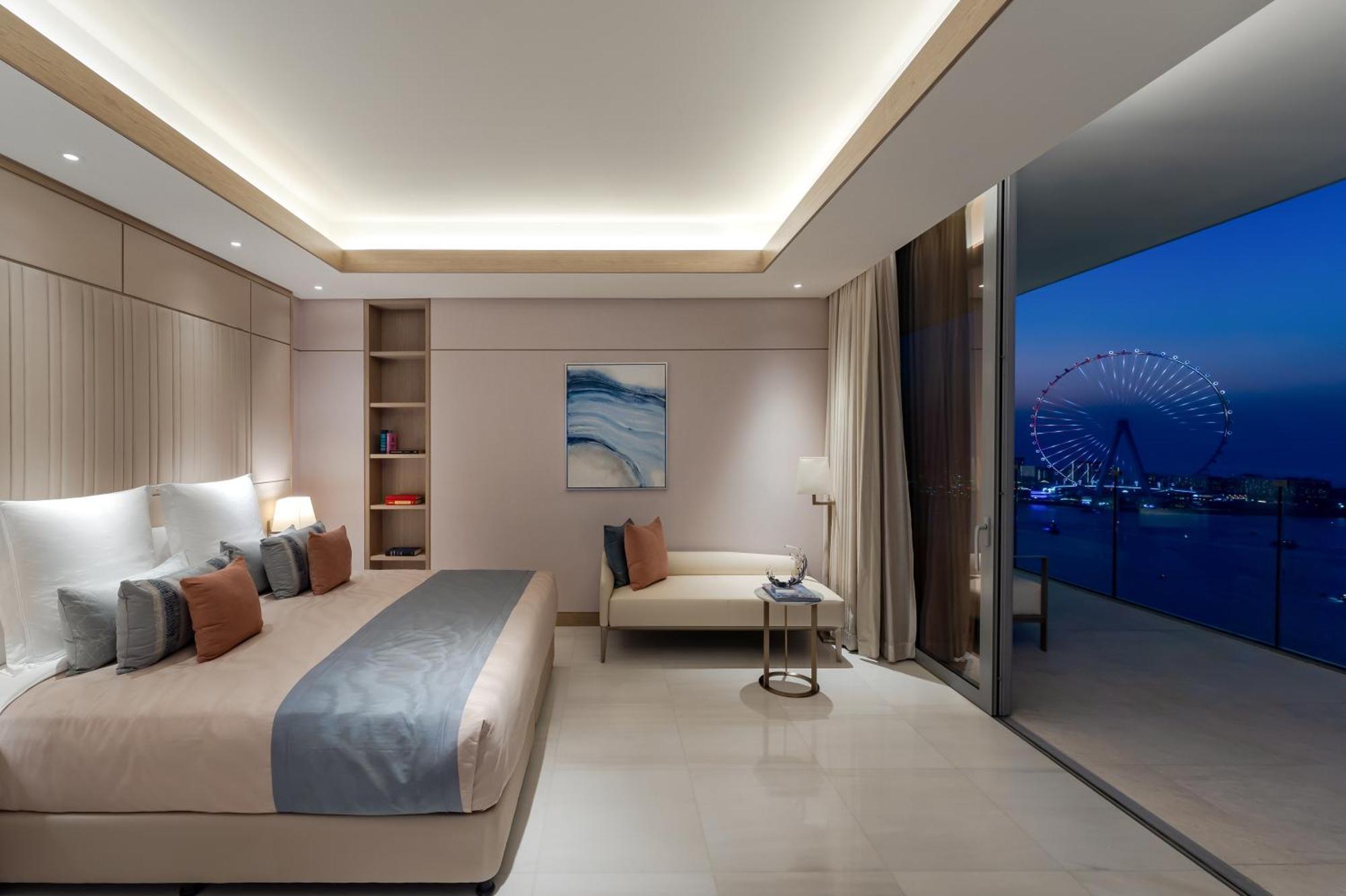 Five Luxe Hotel Dubai Bagian luar foto A bedroom in the hotel
