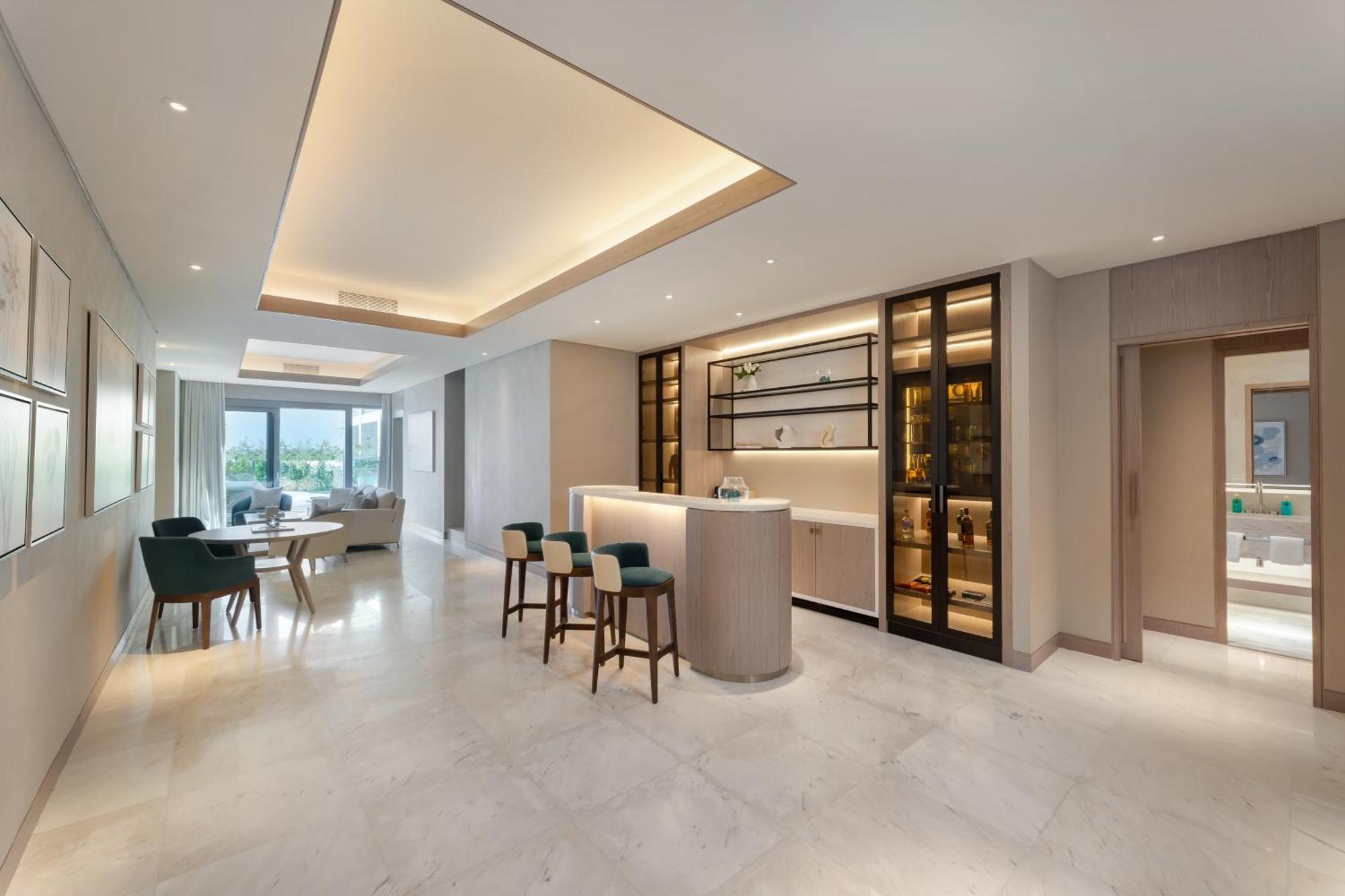 Five Luxe Hotel Dubai Bagian luar foto The interior of a typical apartment